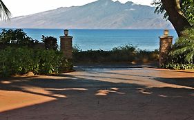 Maui Beach House B & B  3*